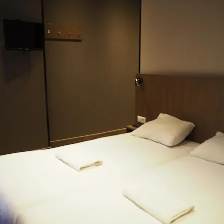 Aston Hotel 2*